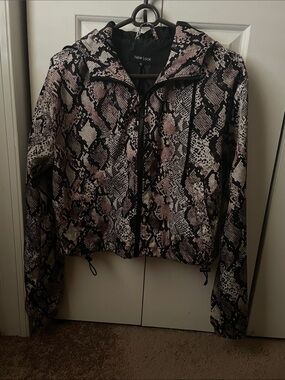 Snakeskin Print Crop Hooded Zip Windbreaker Pink and Black